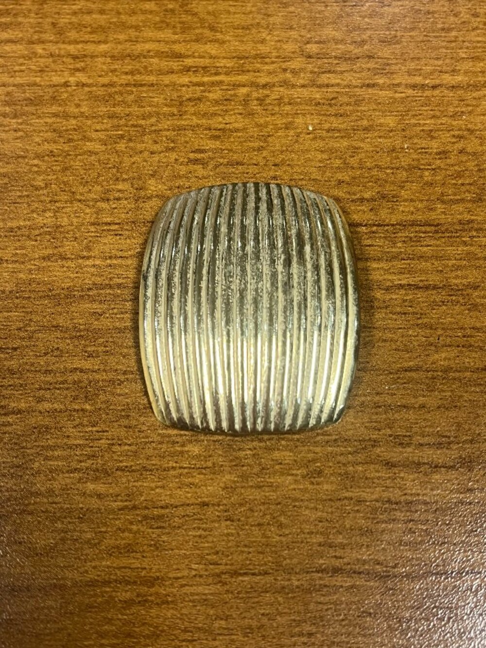 Vintage 1980s Shiny Linear Ornate Gold Tone Rounded Rectangle Scarf Clip